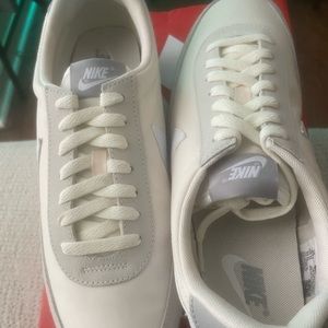 NIKE Daybreak Womens Shoes